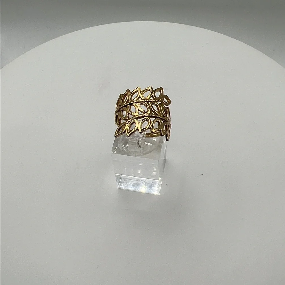 067. 18k Gold Plated over Brass Leaf Ring 8 1/4